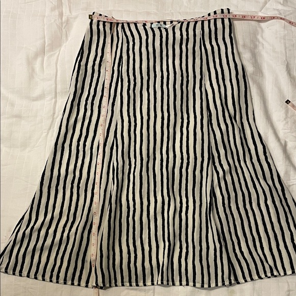 Black & White Striped Midi Skirt | Kimchi Blue | Size 8 - Picture 4 of 5